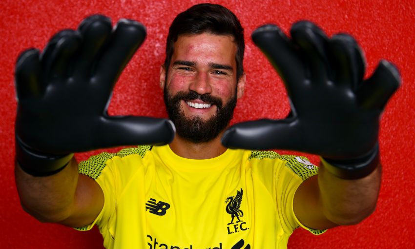 Por que Alisson ainda não é o goleiro mais caro da história?