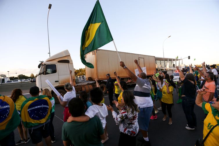 Greve dos caminhoneiros: o que querem, afinal?