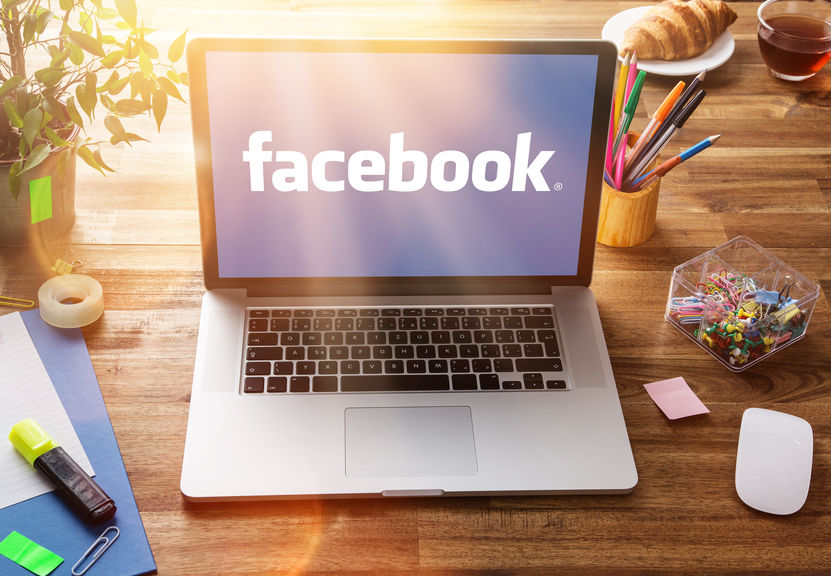 Por que o Facebook mantém as pessoas informadas, porém mais polarizadas?