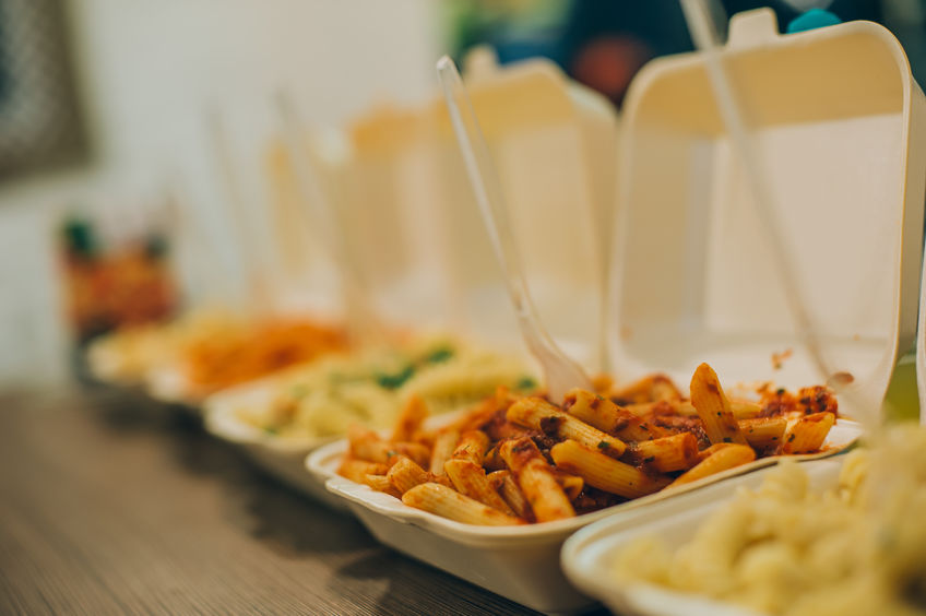 Restaurantes nos tempos do coronavírus: termômetros e descontos para comer em casa